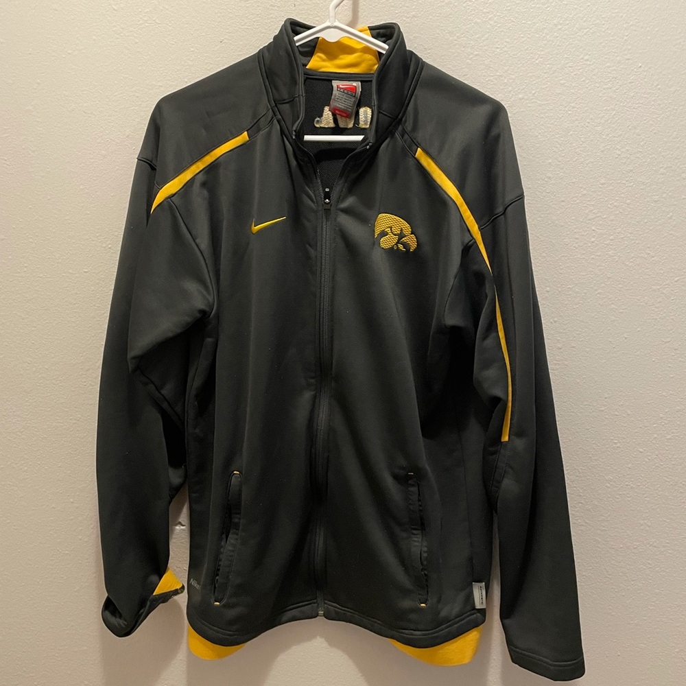 Nike men’s small jacket. Great condition!Go Hawks!